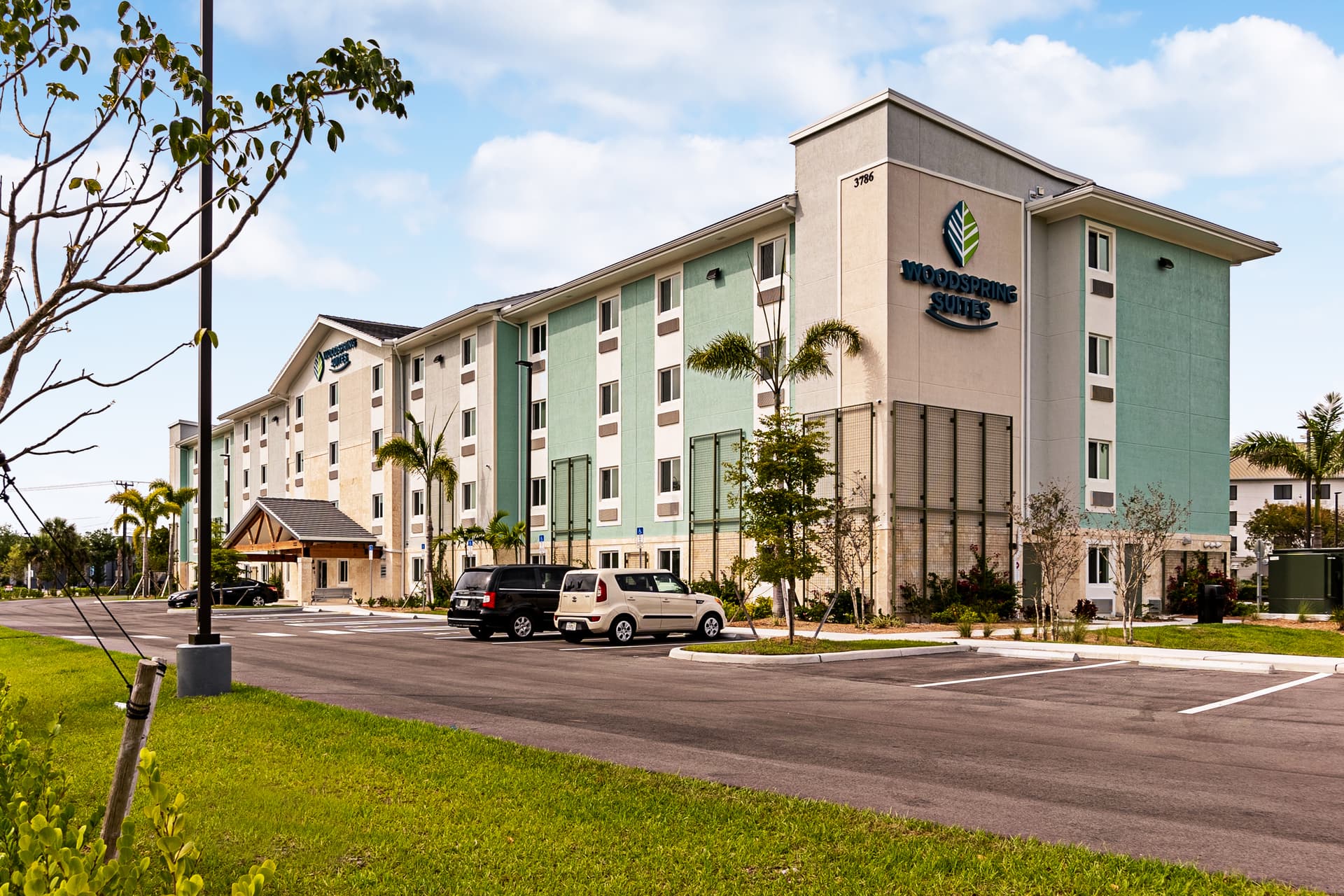 WoodSpring Suites Naples East photo 2 of 17
