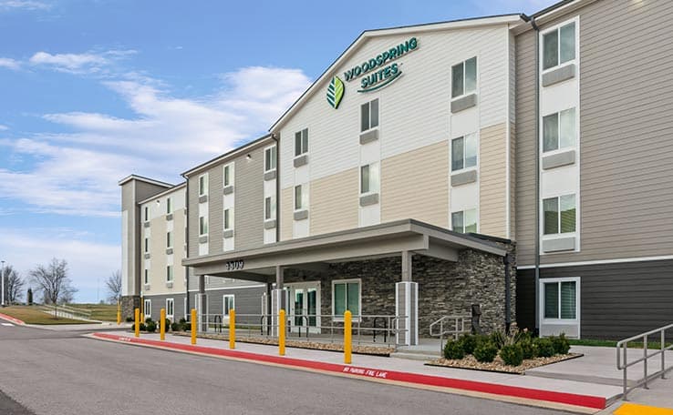 WoodSpring Suites Rogers Bentonville photo 2 of 12