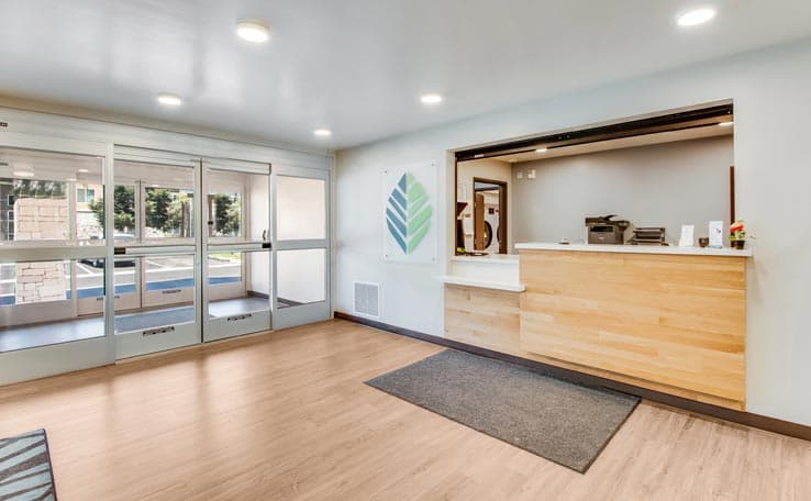 WoodSpring Suites Bakersfield Airport photo 2 of 19