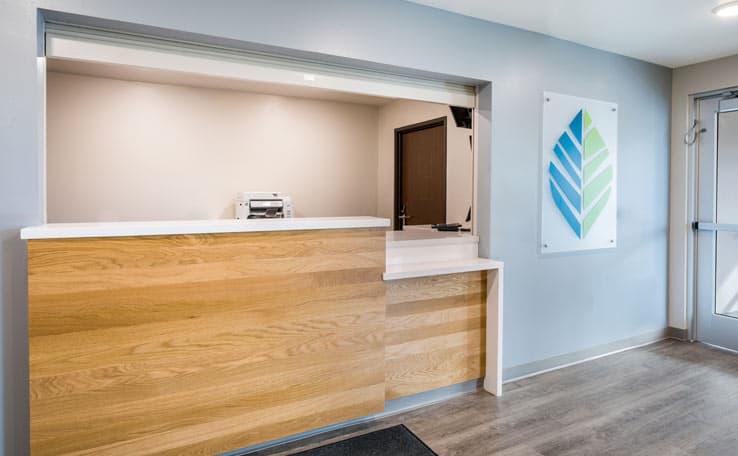 WoodSpring Suites Elgin - Chicago photo 2 of 21