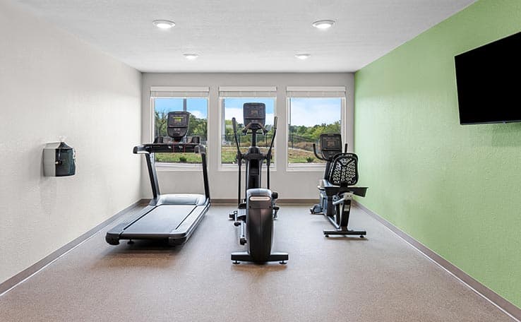 WoodSpring Suites Kansas City Airport photo 5 of 21