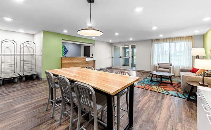 WoodSpring Suites Kansas City Airport photo 3 of 21