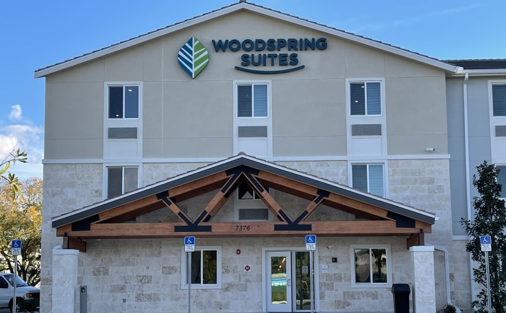 Extended Stay Hotels In Southeast Bradenton FL 34203 WoodSpring Suites   FLF27 Exterior 738x456 