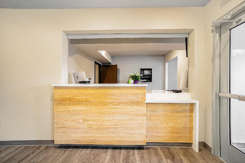 Extended Stay Hotel In Naples FL WoodSpring Suites Naples   FLF20Lobby2~800 