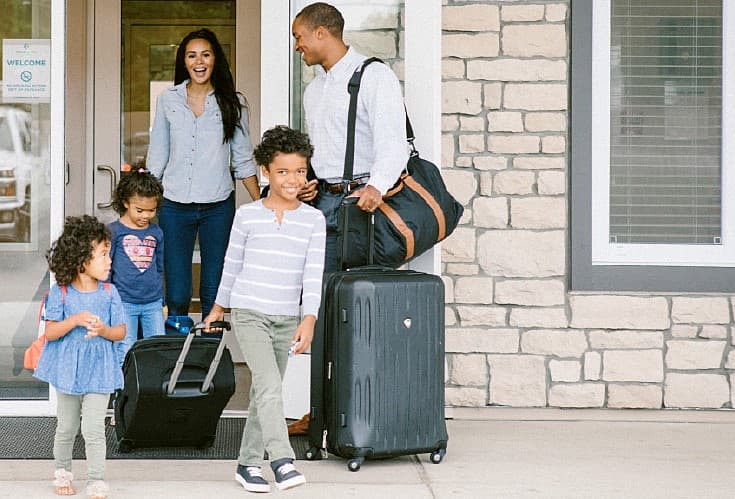 7 Reasons to Choose an Extended Stay Hotel When Visiting Family